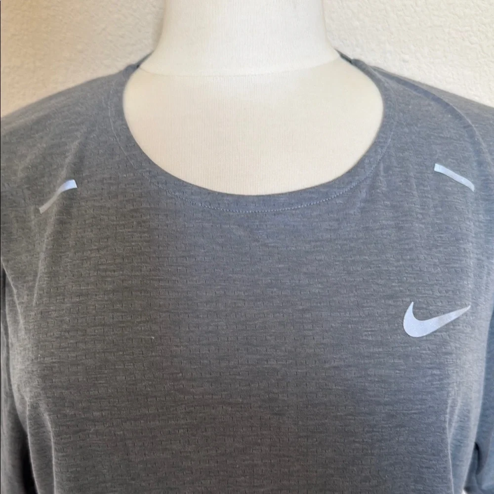 *WOMEN’S NIKE RUNNING DRI-FIT SHIRT SLEEVE TEE SHIRT (sz lg)